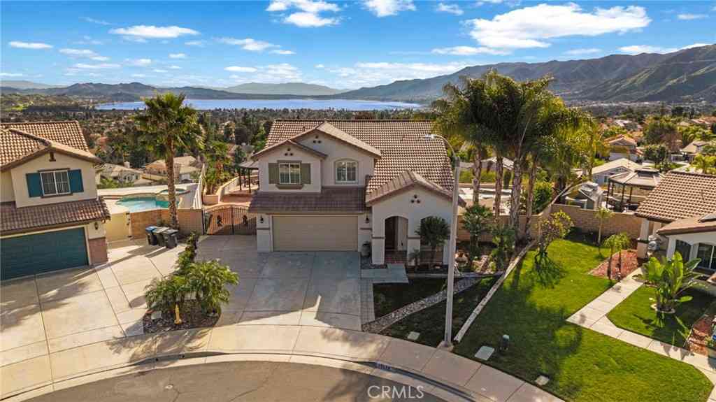 Homes For Sale - 15294 Madrone Court<br/> Lake Elsinore, CA 92530