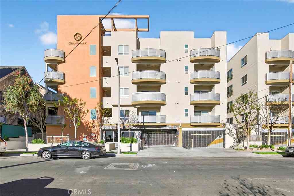 Condo For Sale - 2321 W 10th Street #402<br/> Los Angeles, CA 90006