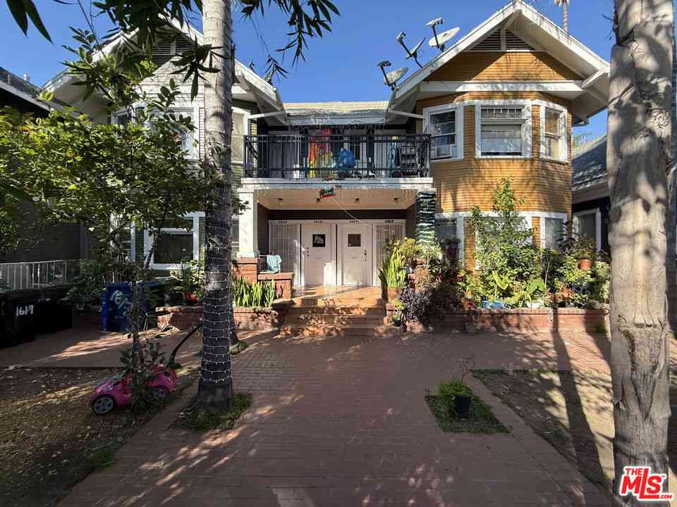 Homes For Sale - 1617 S Bonnie Brae Street<br/> Los Angeles, CA 90006
