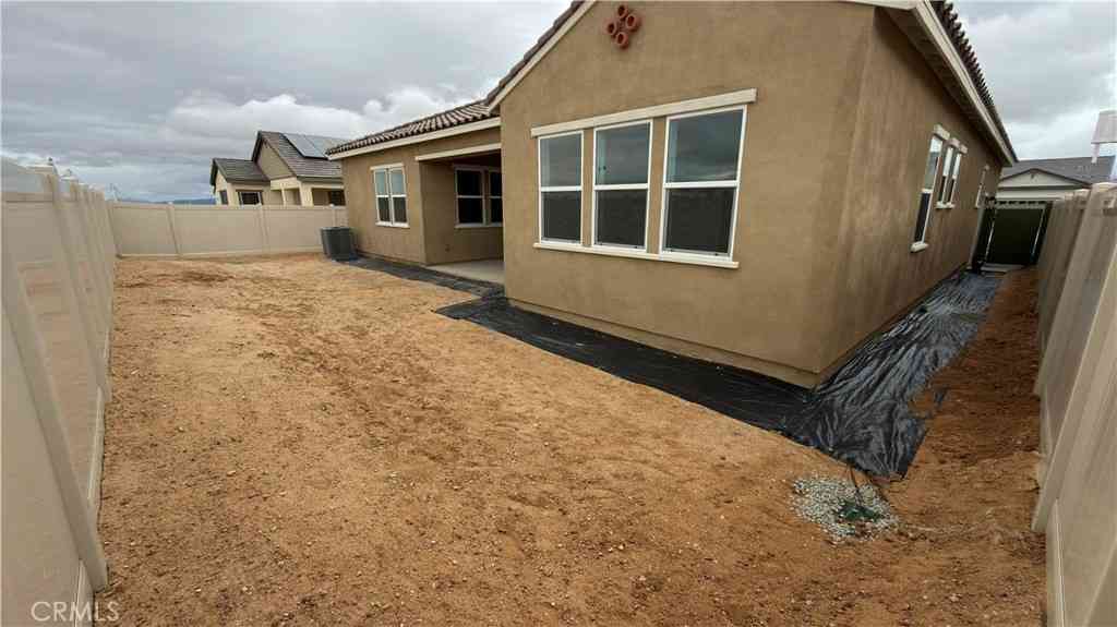 Homes For Sale - 6438 Castle Crags Avenue<br/> Hesperia, CA 92345