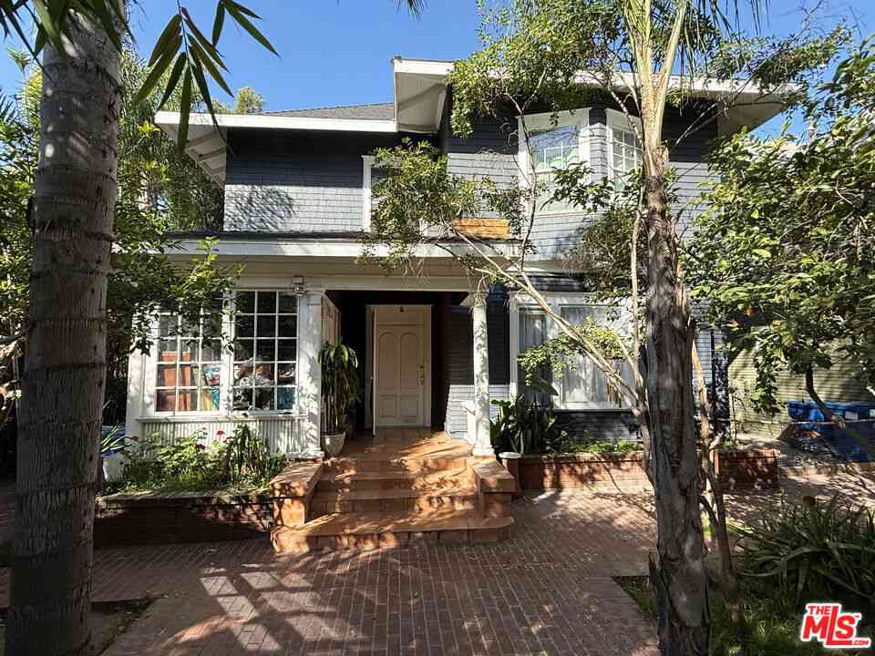 Homes For Sale - 1625 S Bonnie Brae Street<br/> Los Angeles, CA 90006