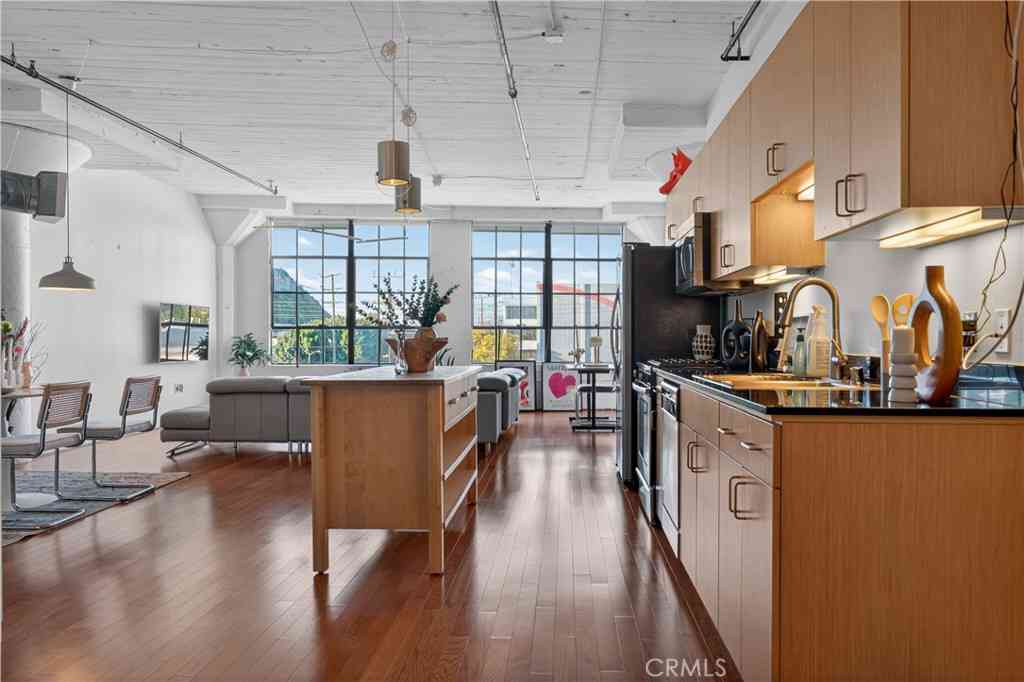 Condo For Sale - 200 N San Fernando #315<br/> Los Angeles, CA 90031