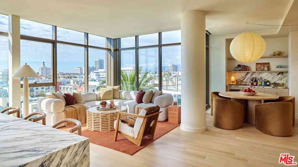 Condo For Rent - 700 Broadway #PH 822<br/> Santa Monica, CA 90401