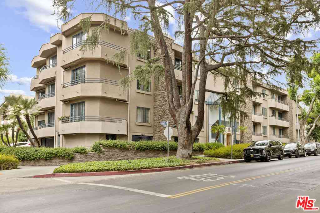 Homes For Sale - 4230 Stansbury Avenue #105<br/> Sherman Oaks, CA 91423