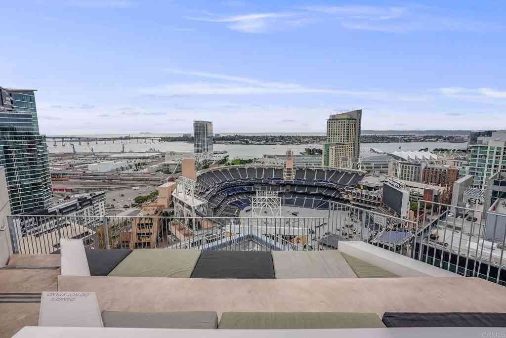 Condo For Rent - 321 10th Avenue #1303<br/> San Diego, CA 92101