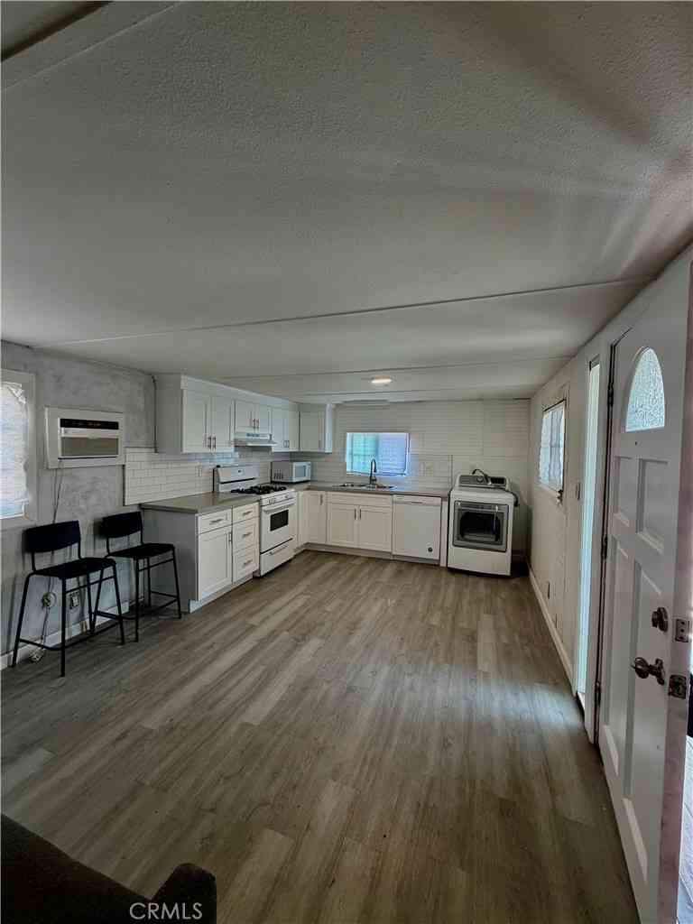Mobile Home For Sale - 6475 S Atlantic Avenue #911<br/> Long Beach, CA 90805