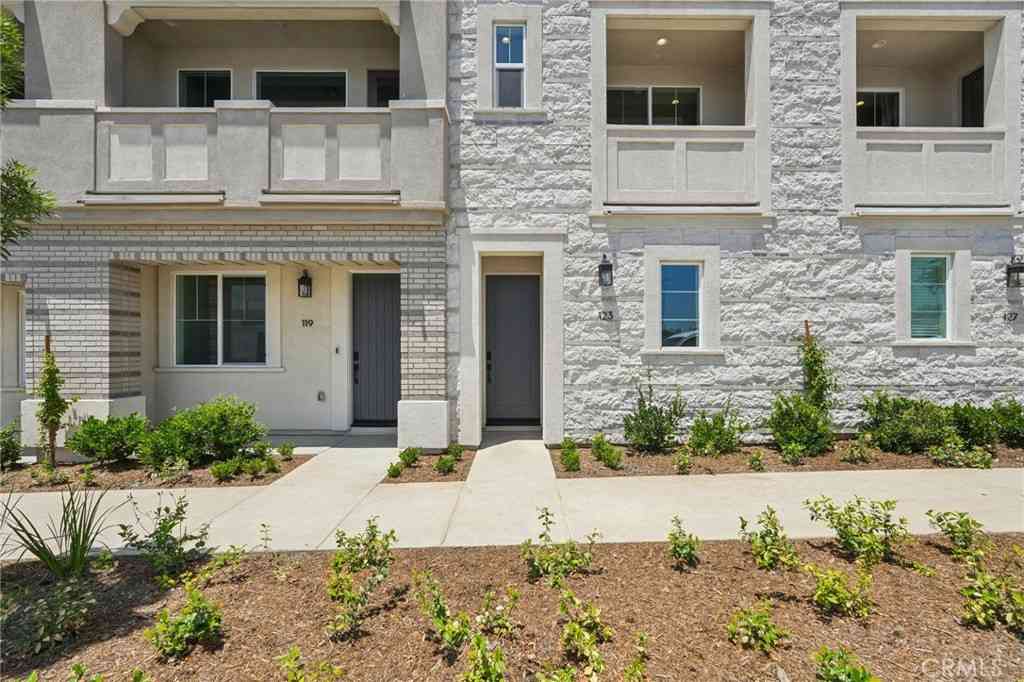 Townhouse For Sale - 145 N First Avenue<br/> Upland, CA 91786