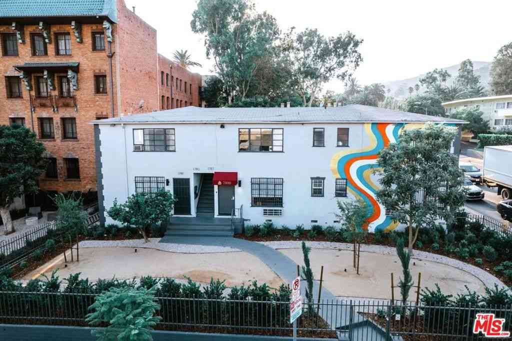 Homes For Sale - 7000 Franklin Avenue<br/> Los Angeles, CA 90028