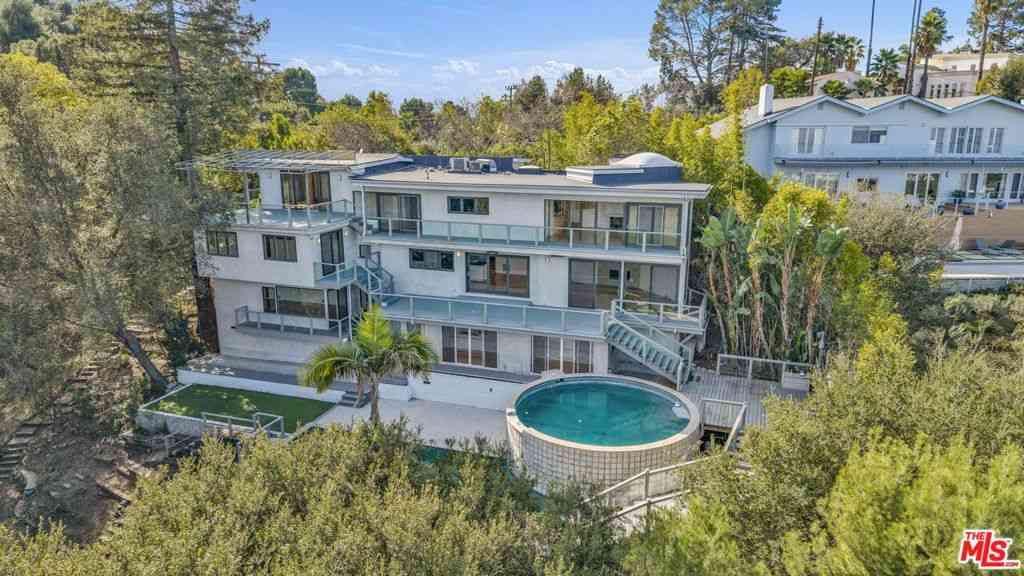 Homes For Sale - 15263 Mulholland Drive<br/> Los Angeles, CA 90077
