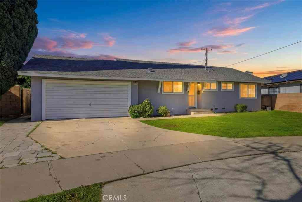 Homes For Sale - 2620 N Dunbar Street<br/> Orange, CA 92865