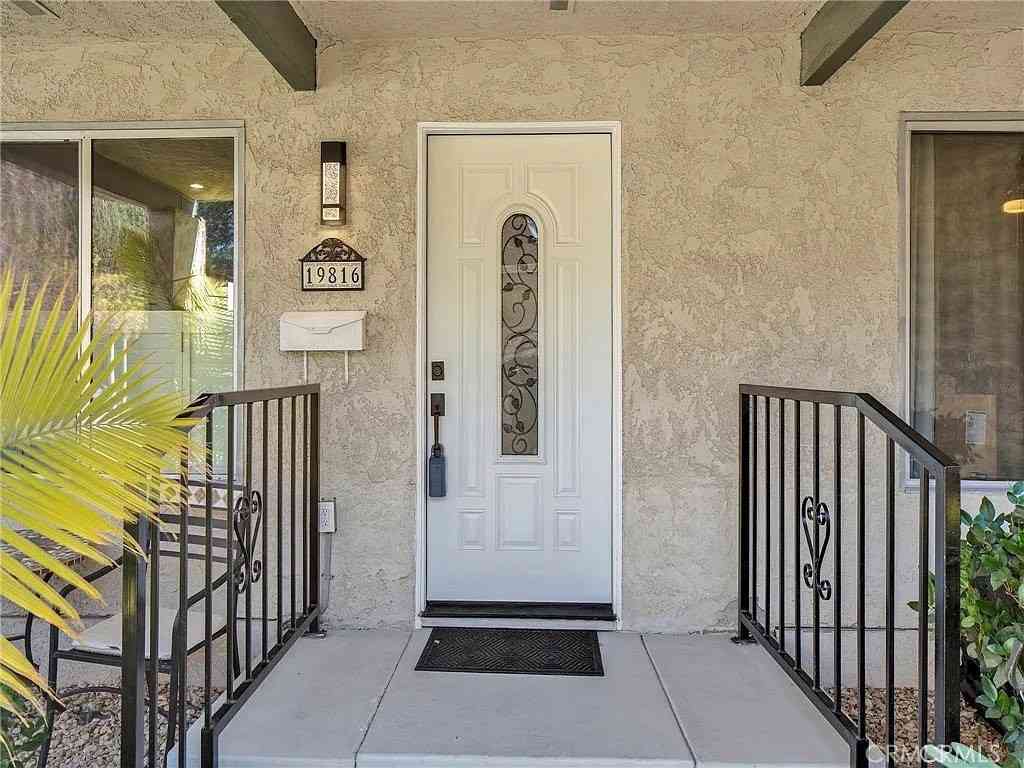 Condo For Sale - 19816 Spanish Oak<br/> Newhall, CA 91321