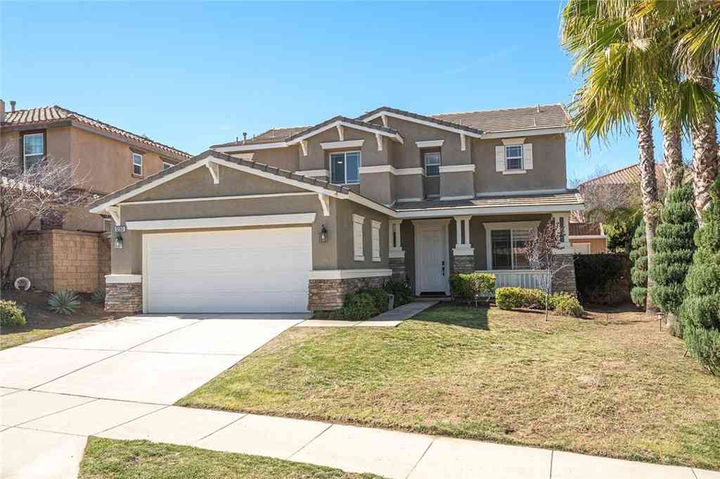 Homes For Sale - 32353 Clear Water<br/> Lake Elsinore, CA 92532