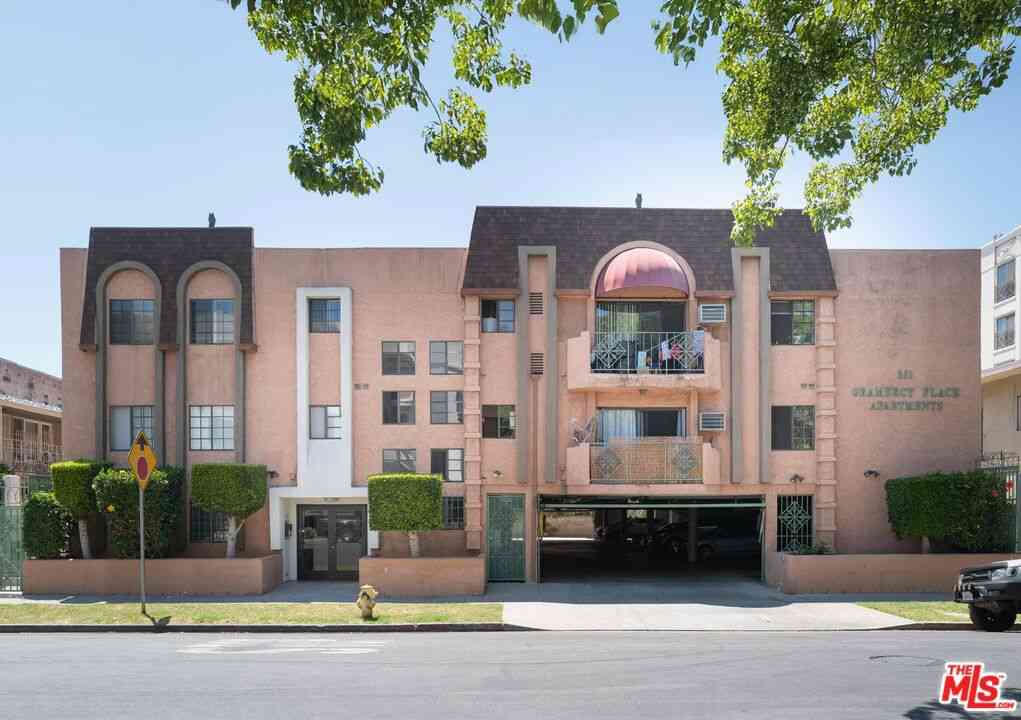Condo For Rent - 331 S Gramercy Place #101<br/> Los Angeles, CA 90020