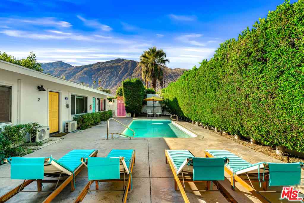 Homes For Sale - 502 S Calle Santa Rosa<br/> Palm Springs, CA 92264
