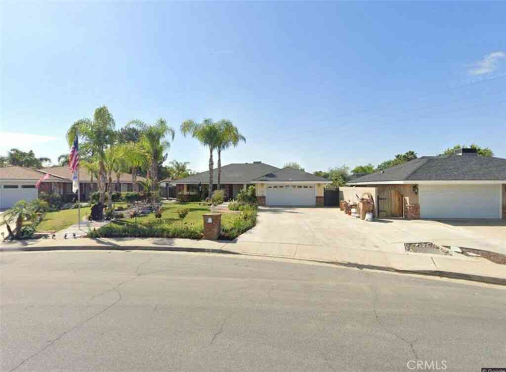 Homes For Sale - 6005 Meadow Glen<br/> Bakersfield, CA 93306