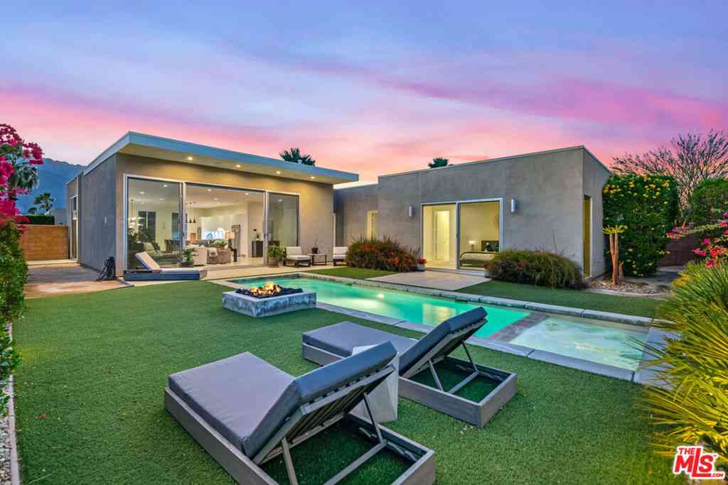 Homes For Sale - 658 Dominion Way<br/> Palm Springs, CA 92262