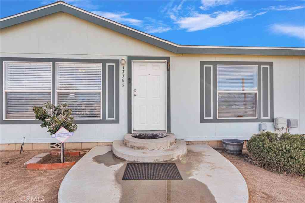 Mobile Home For Sale - 13365 Aster Road<br/> Victorville, CA 92392