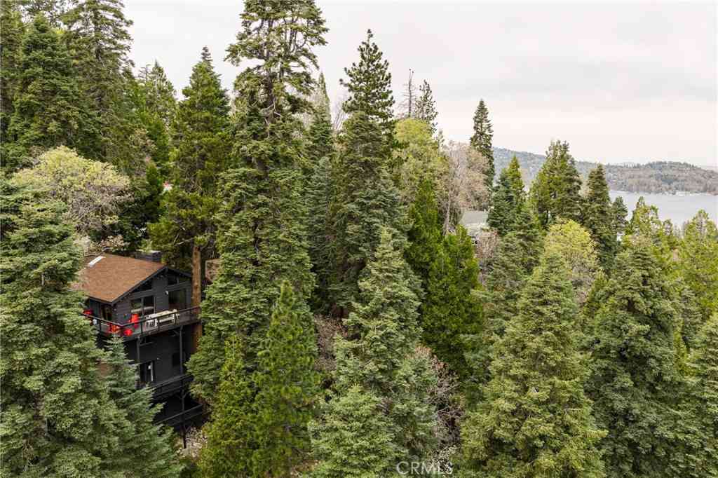 Homes For Sale - 555 Dover Court<br/> Lake Arrowhead, CA 92352