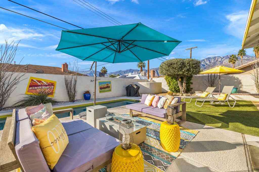 Homes For Sale - 3963 E Calle San Antonio<br/> Palm Springs, CA 92264