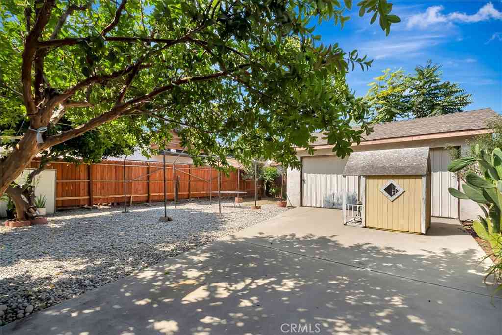 Homes For Sale - 2651 Pirtle Street<br/> Los Angeles, CA 90039