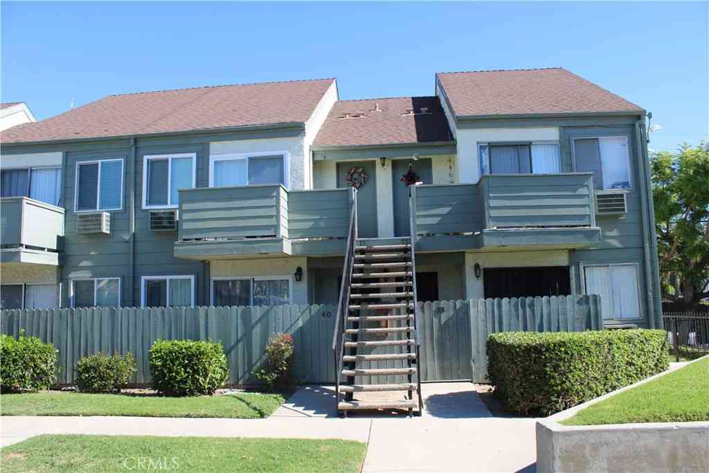 Condo For Sale - 635 N Bristol<br/> Santa Ana, CA 92703