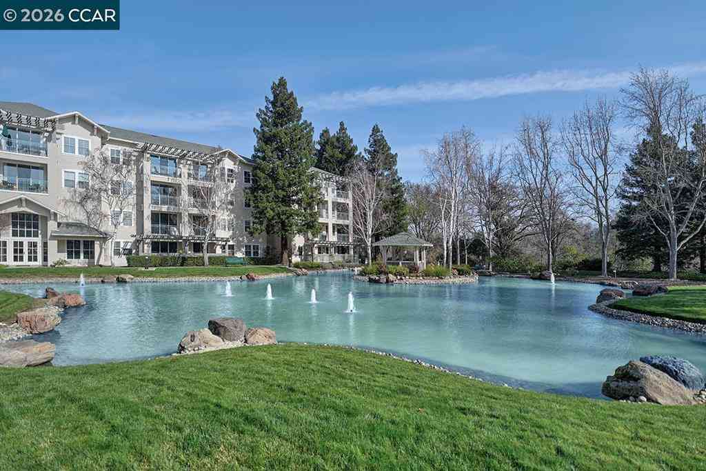 Condo For Sale - 1860 Tice Creek Dr #1226<br/> Walnut Creek, CA 94595