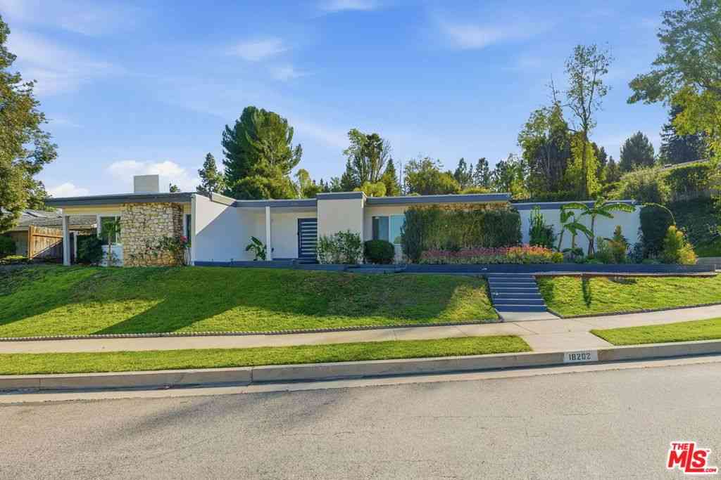 Homes For Sale - 18202 Lake Encino Drive<br/> Encino, CA 91316