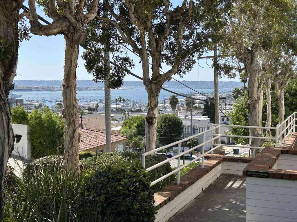 Condo For Sale - 2410 Albatross St #9<br/> San Diego, CA 92101
