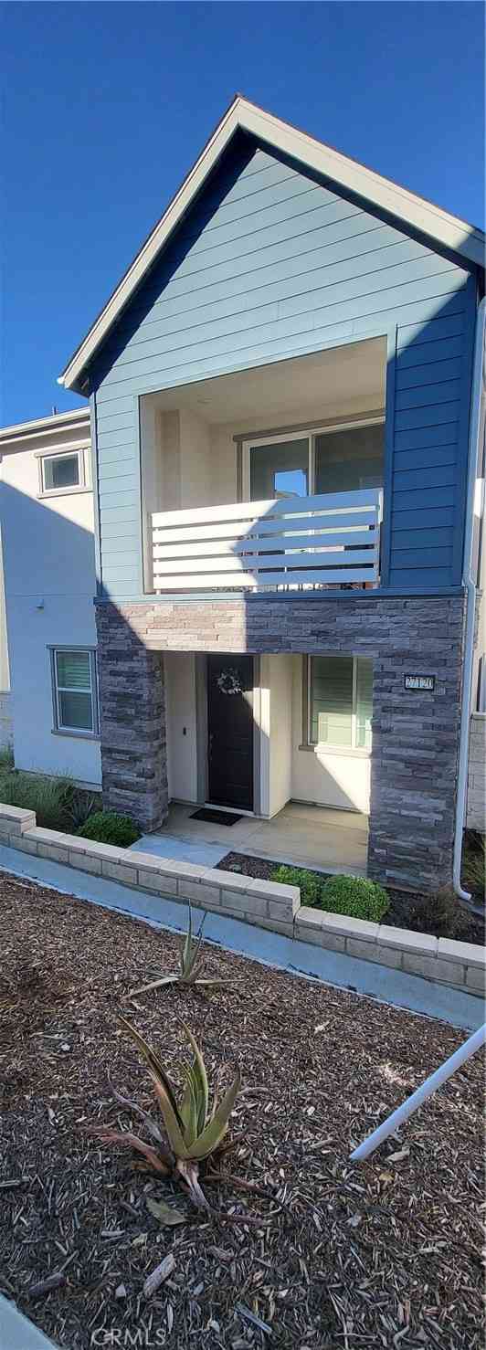 Townhouse For Sale - 27120 Purple Sage Court<br/> Valencia, CA 91381