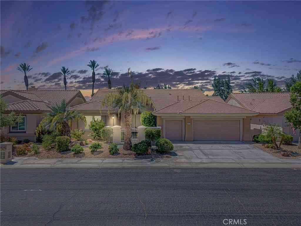 Homes For Sale - 78725 Golden Reed<br/> Palm Desert, CA 92211