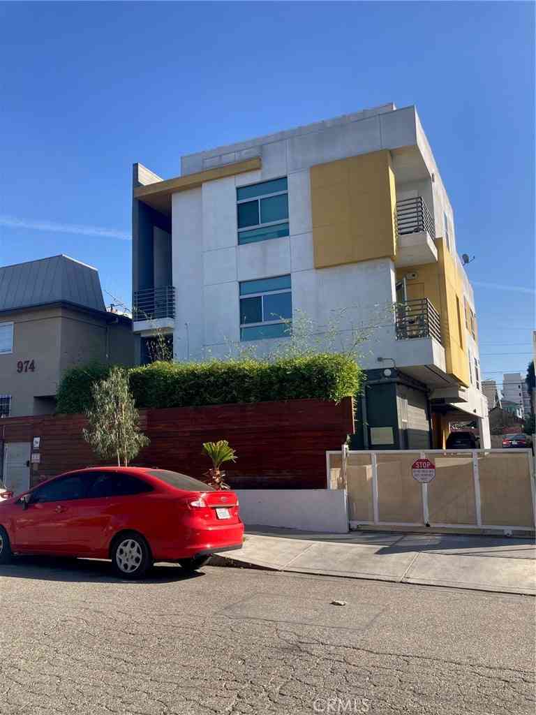 Homes For Sale - 978 S Mariposa<br/> Los Angeles, CA 90006