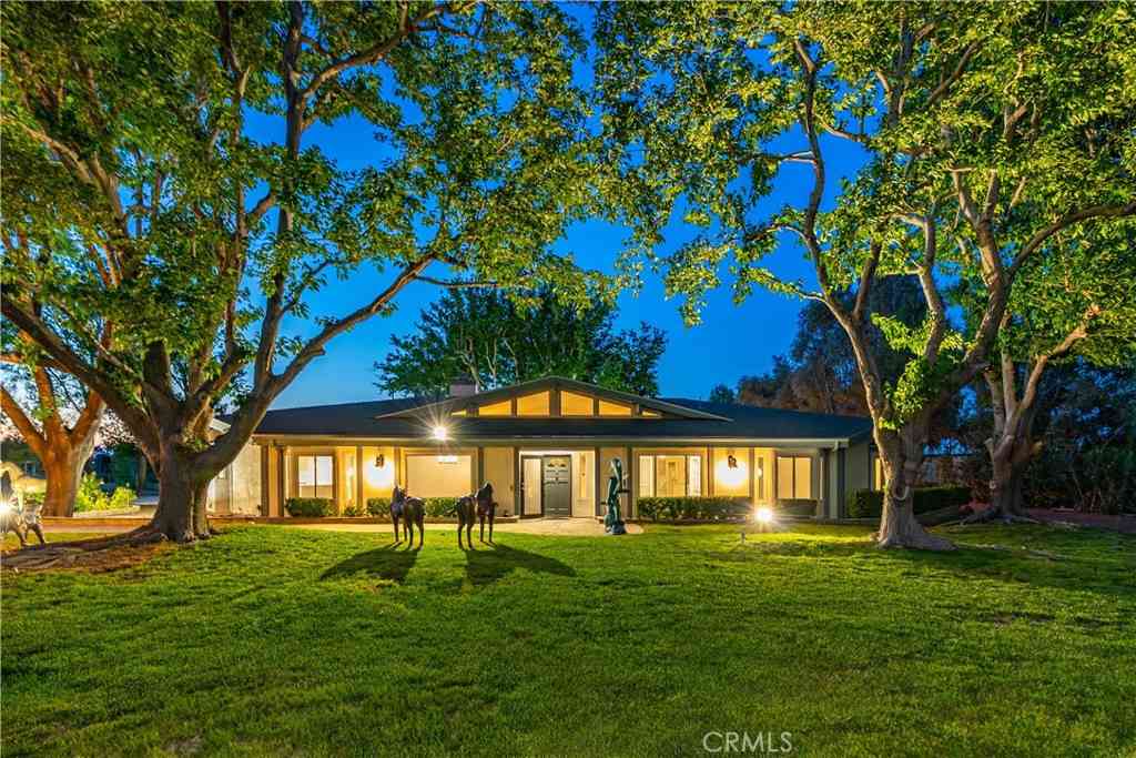 Homes For Sale - 2755 W Avenue N<br/> Palmdale, CA 93551