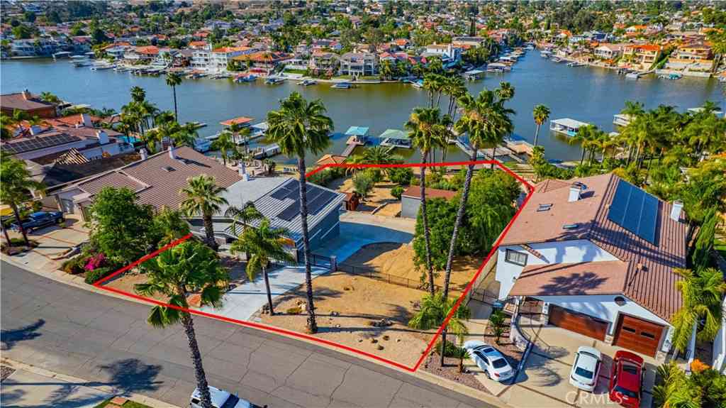 Homes For Sale - 23256 Gray Fox Drive<br/> Riverside County, Canyon Lake, CA 92587