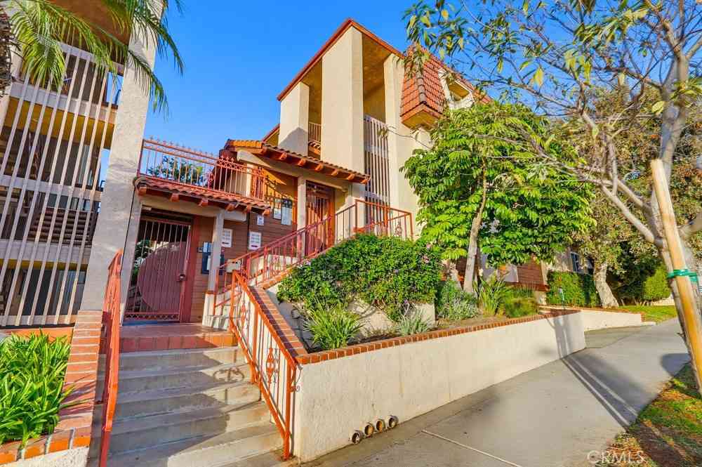 Condo For Sale - 2101 E 21st #306<br/> Signal Hill, CA 90755