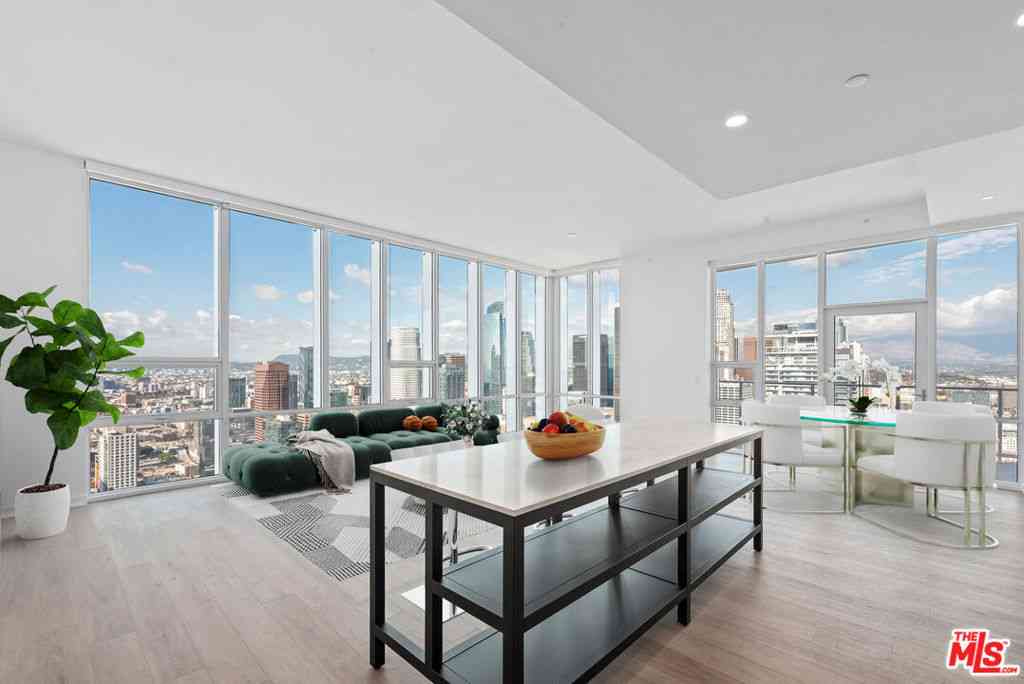 Condo For Rent - 230 W Olympic Boulevard #TH 504<br/> Los Angeles, CA 90015