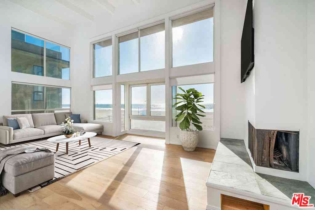 Condo For Rent - 3711 Ocean Front #3<br/> Marina Del Rey, CA 90292