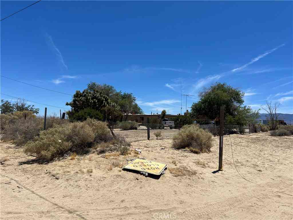 Homes For Sale - 39165 240th Street E<br/> Palmdale, CA 93591