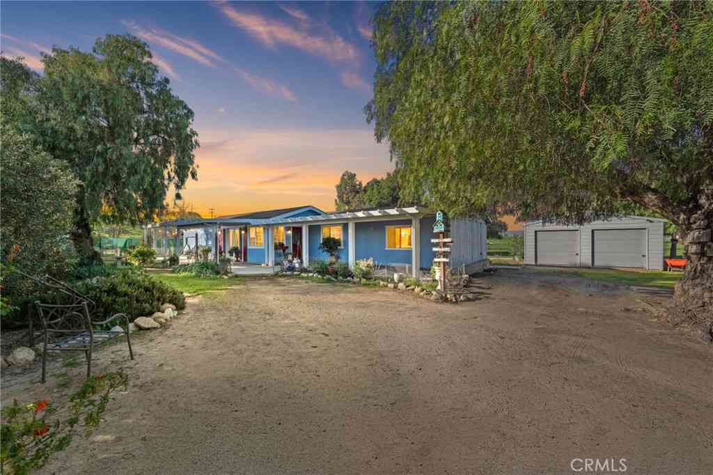 Homes For Sale - 31615 Leon<br/> Winchester, CA 92596