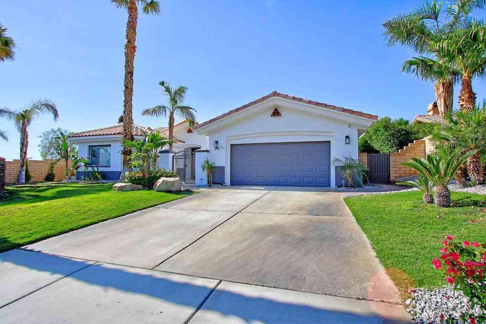 Homes For Sale - 102 Clearwater Way<br/> Rancho Mirage, CA 92270