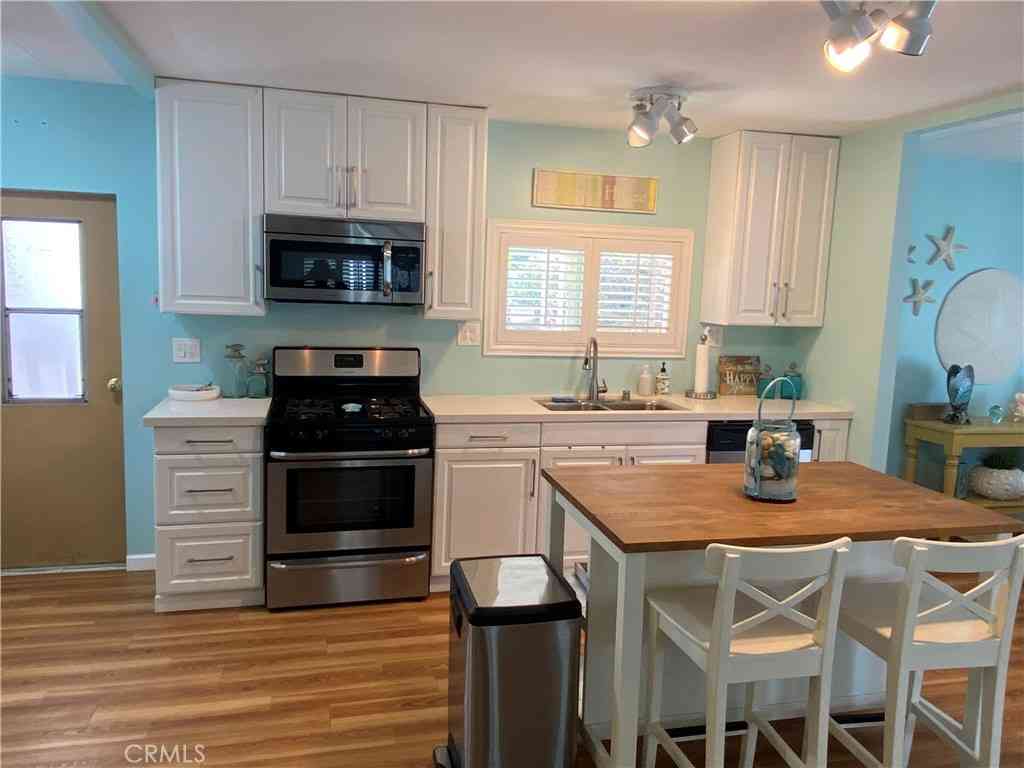 Mobile Home For Sale - 80 Huntington #647<br/> Huntington Beach, CA 92648