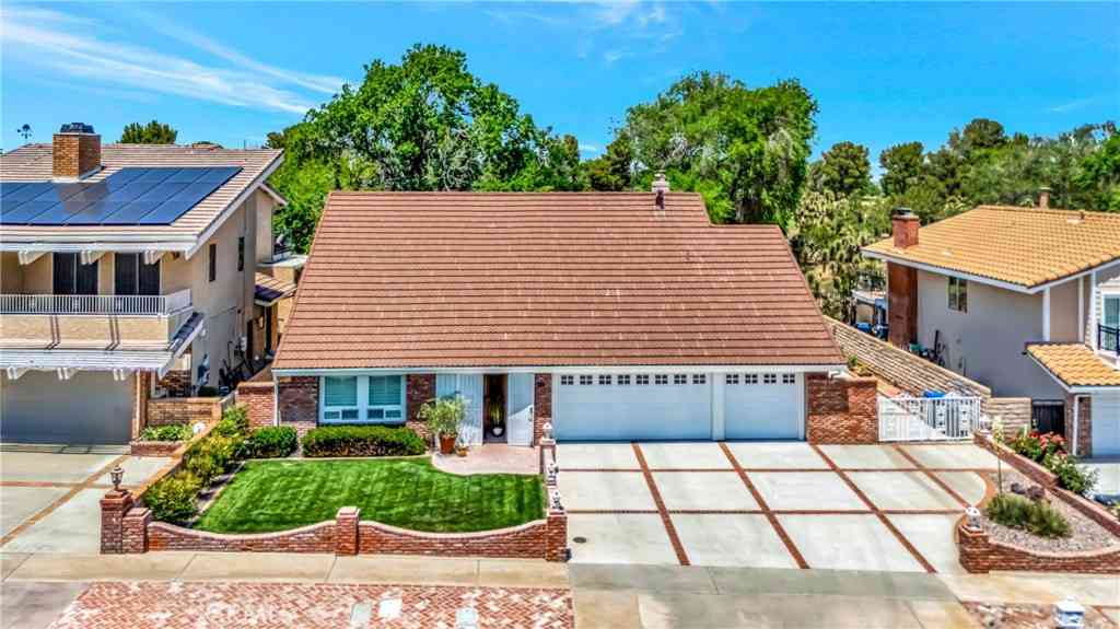 Homes For Sale - 433 Fairway Drive<br/> Palmdale, CA 93551