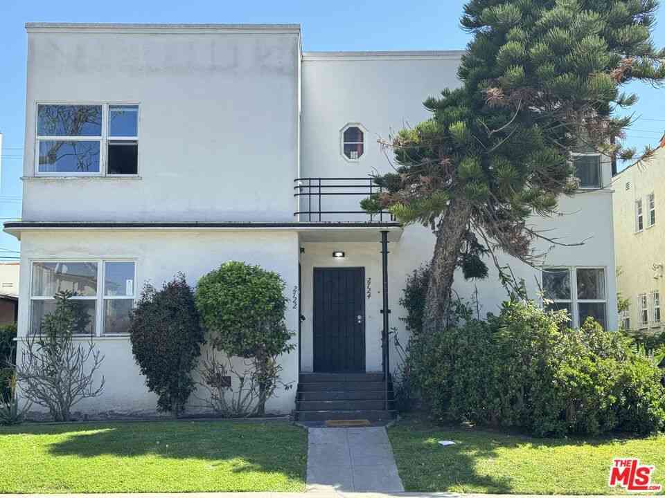 Homes For Sale - 2722 W 43rd Place<br/> Los Angeles, CA 90008