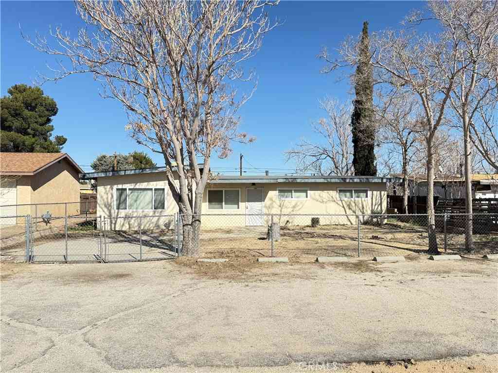 Homes For Sale - 16300 Live Oak<br/> Hesperia, CA 92345