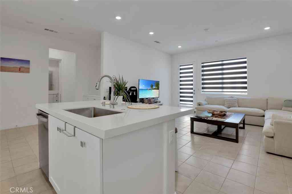 Condo For Sale - 145 Sash<br/> Irvine, CA 92618