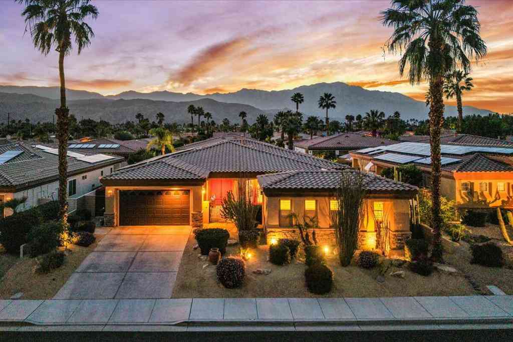 Homes For Sale - 40817 Sandpiper Court<br/> Palm Desert, CA 92260