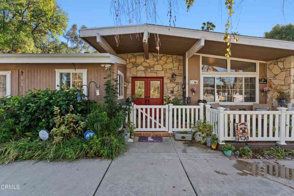 Homes For Sale - 23508 Canzonet Street<br/> Woodland Hills, CA 91367