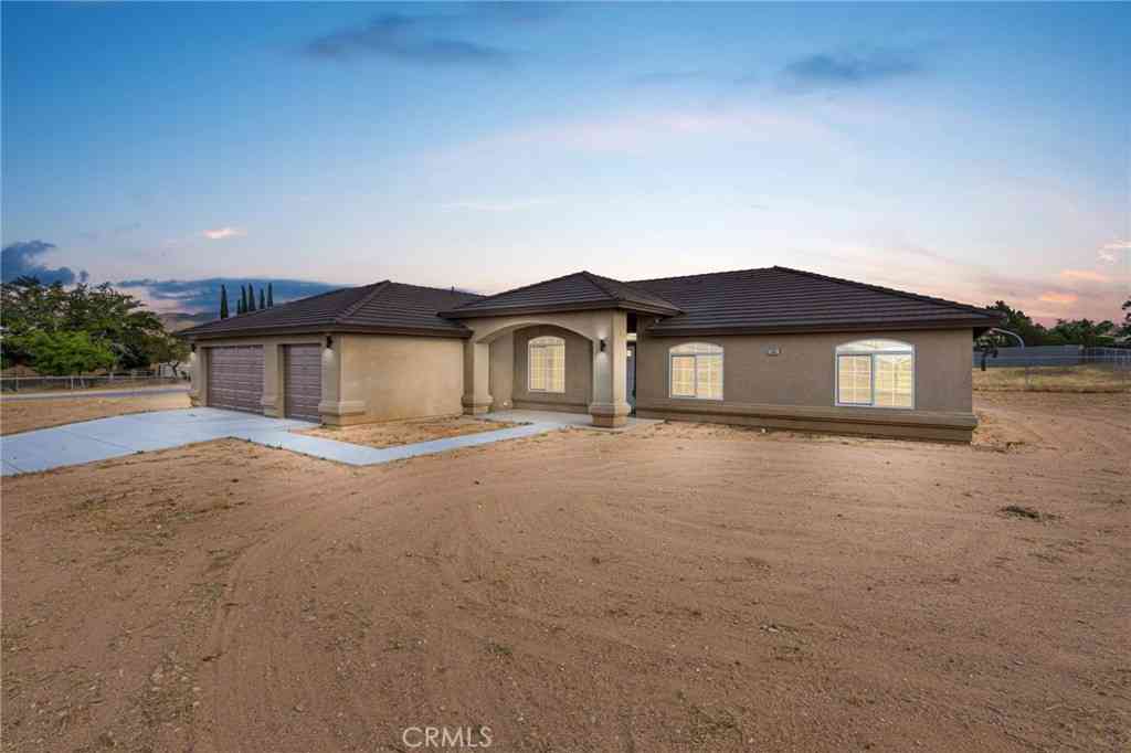 Homes For Sale - 17995 Seaforth Street<br/> Hesperia, CA 92345