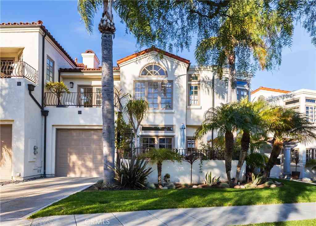 Townhouse For Rent - 24421 Santa Clara Avenue<br/> Dana Point, CA 92629