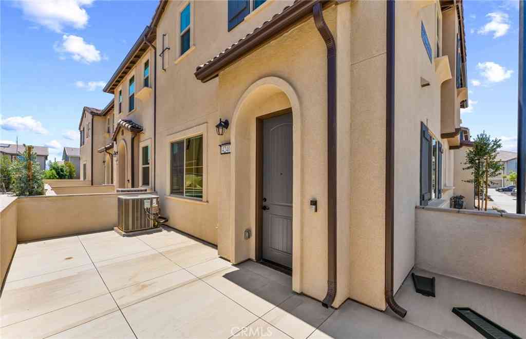 Townhouse For Sale - 4240 East Honeybee Paseo<br/> Ontario, CA 91761