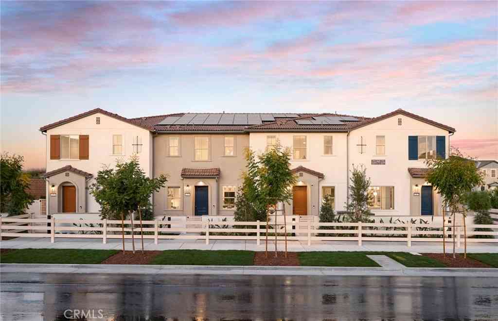 Townhouse For Sale - 4246 East Honeybee Paseo<br/> Ontario, CA 91761